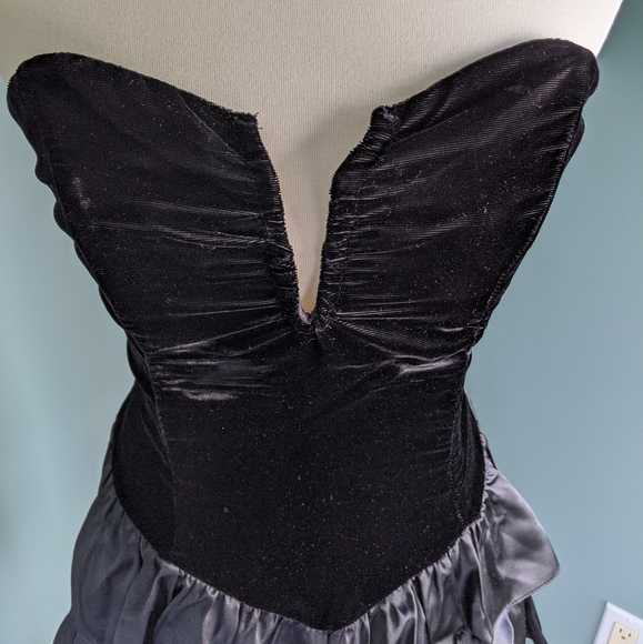 Vintage Black Velvet Party Dress - Picture 3 of 8